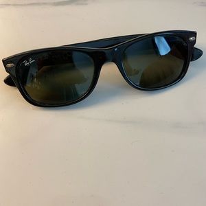Ray Bans-Wayfarer- Original- gently used, but looks brand new